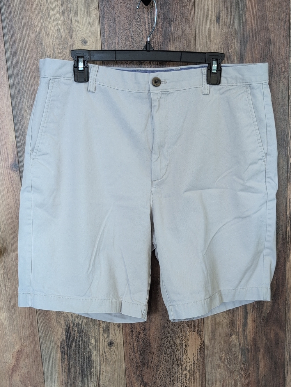 Amazon Essentials Light Gray Flat Front Chino Shorts 36 674A